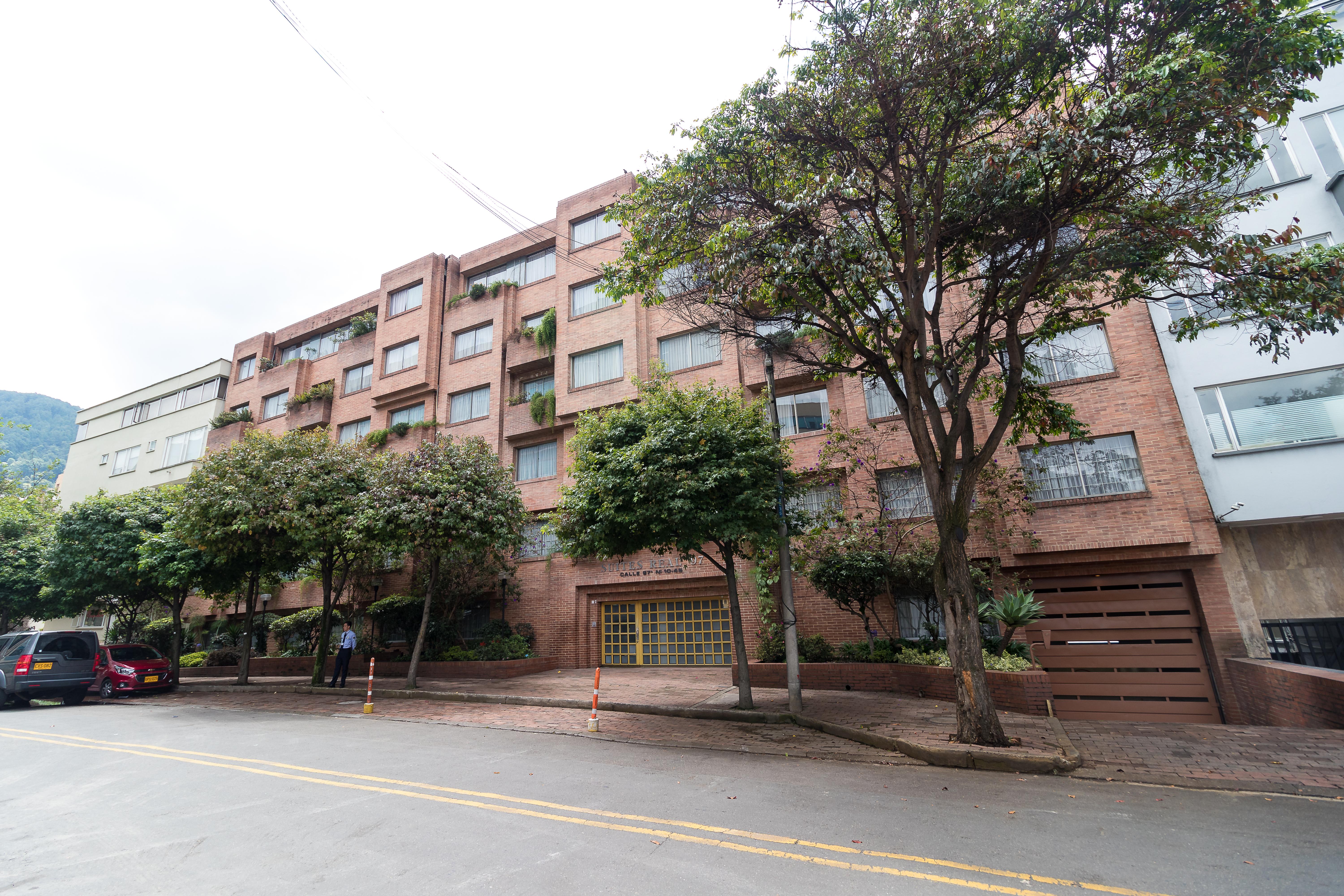 Hotel Suites Real 97 Bogota Bagian luar foto